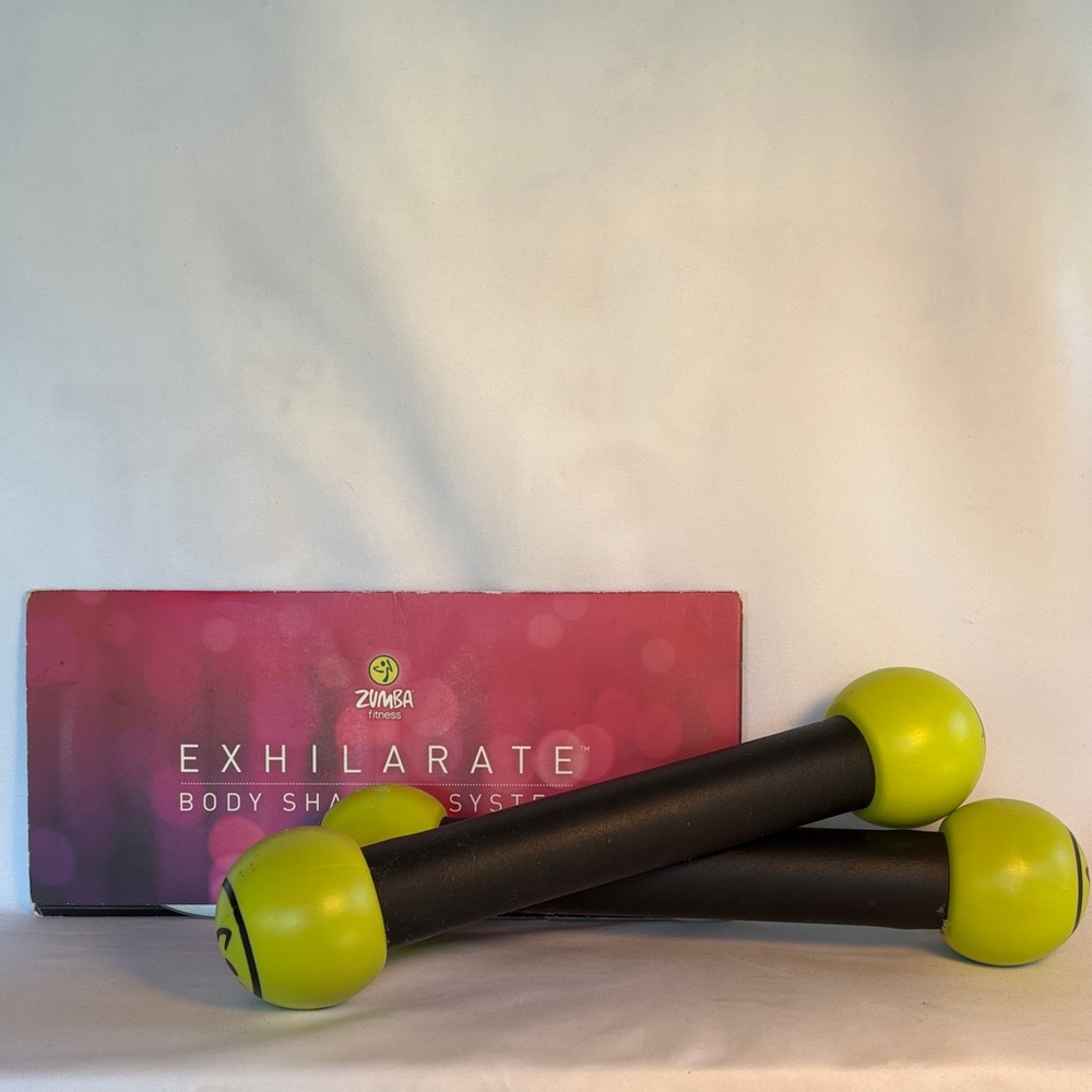 ZUMBA FITNESS EXHILARATE BODY SHAPING SYSTEM DVDs AND STICKS/MARACAS - Picture 4 of 14